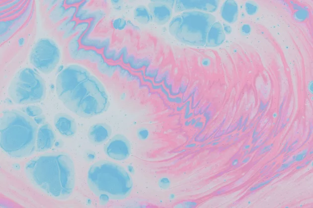 Abstrakte Vermischung der Farben blau, pink und weiss.